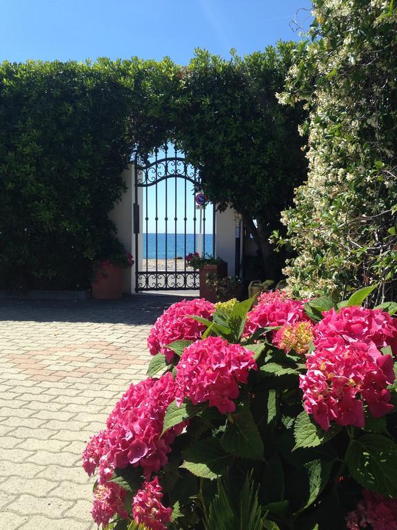 Camping Vallecrosia Bagian luar foto